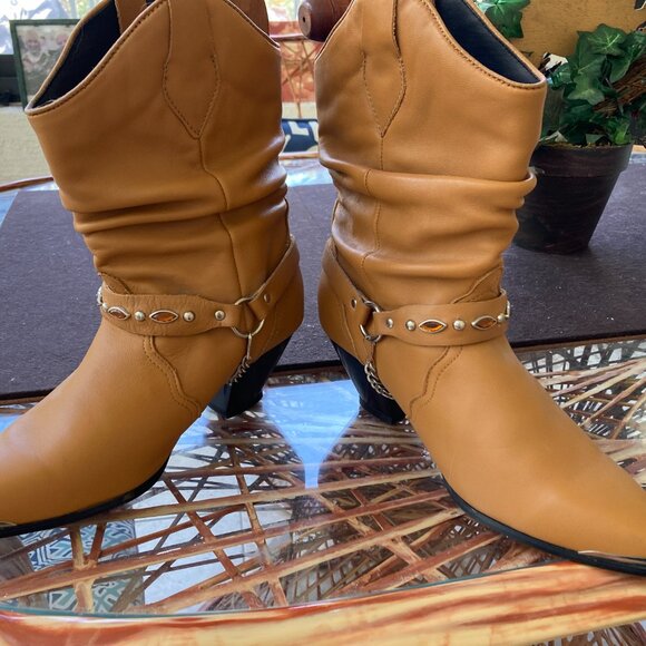 Vintage Dingo l Boots Sz 9M Ankle 2.5" Block Heel Tan  Excellent With Chain - Picture 4 of 9